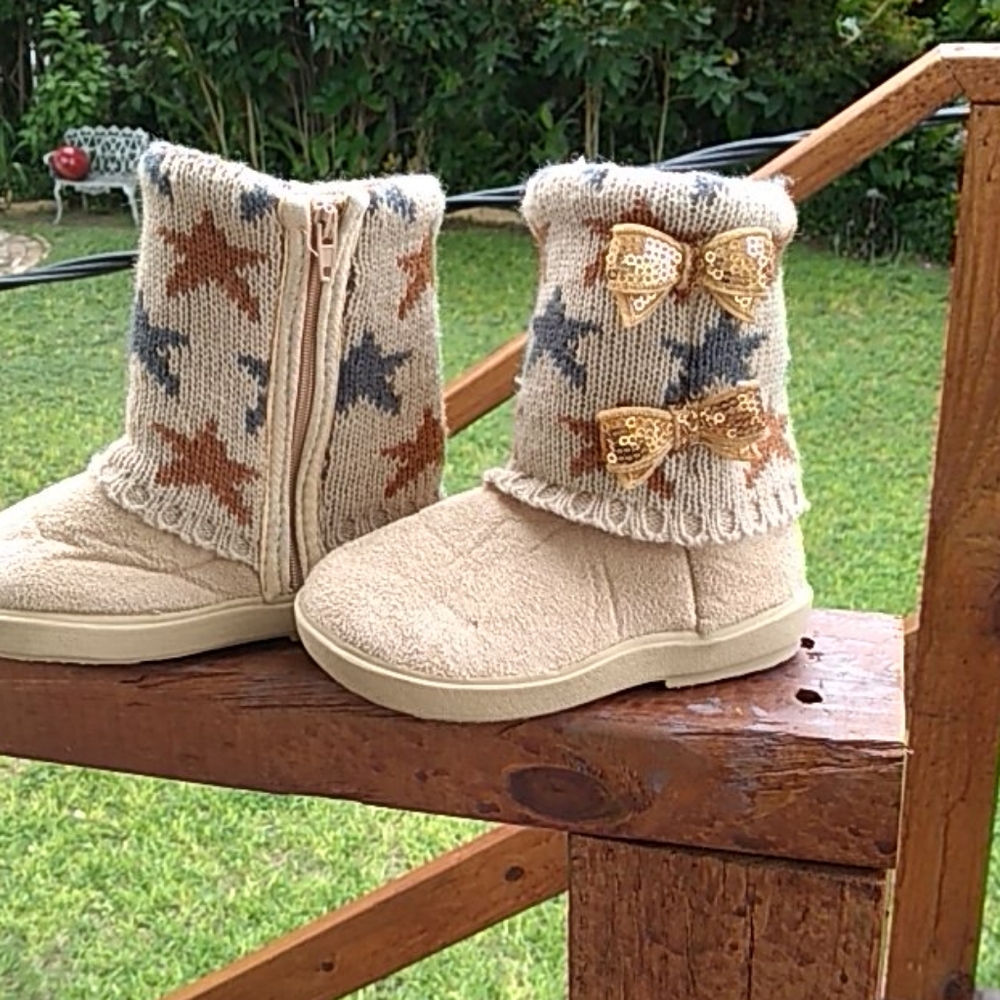 Size 6 booties/red shoes